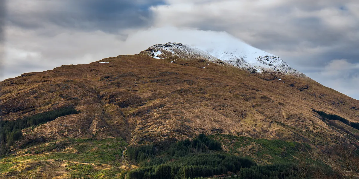 The steep descent into the bealach between Sgiath Chuil and Meall Glas