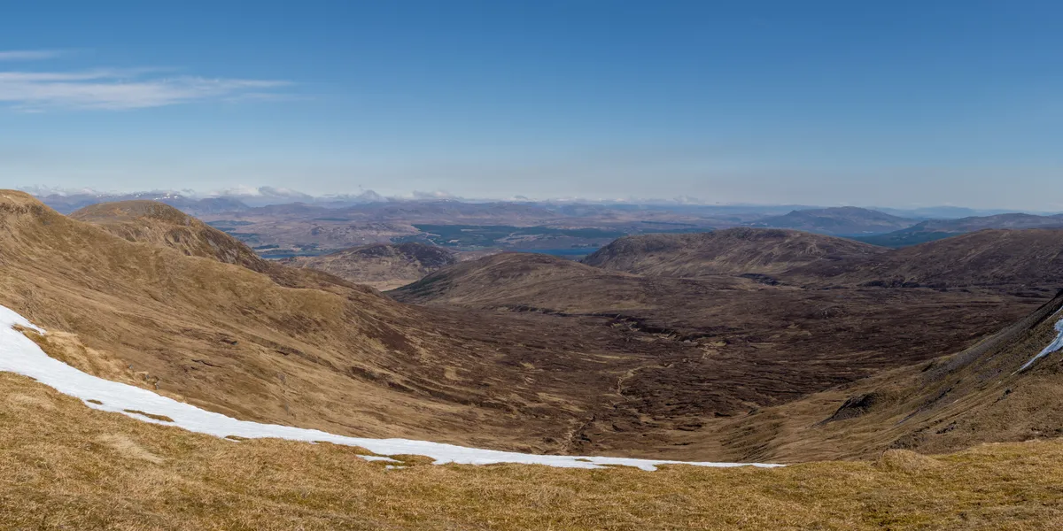 Panoramic views from the ridge of Meall Bhuide
